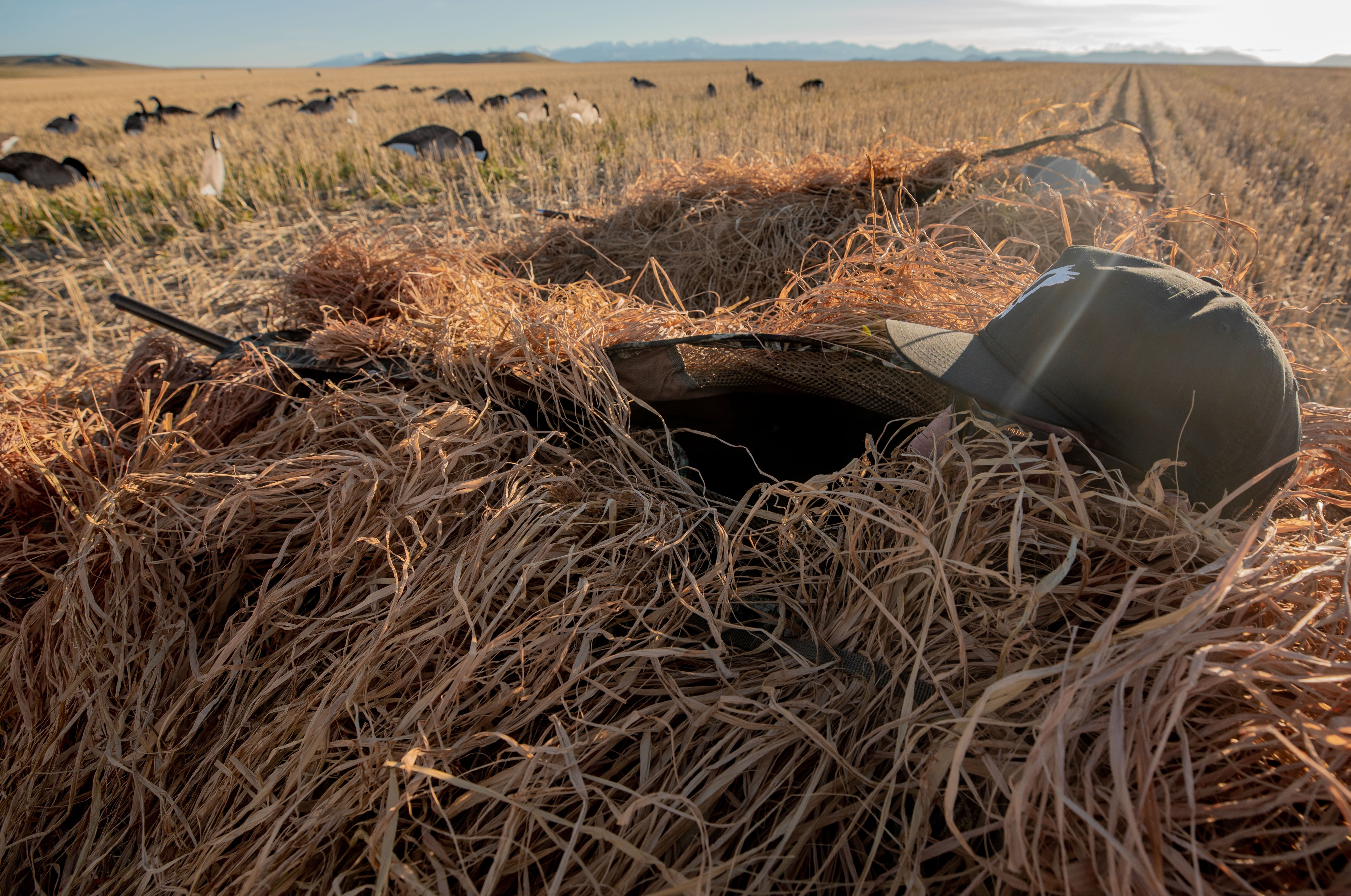 How to Attach Raffia to a Duck Blind: 3 Methods